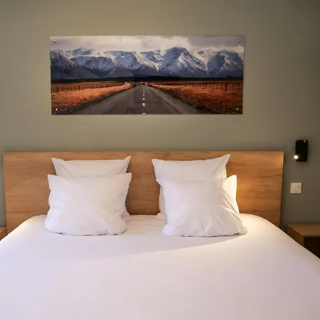 991 Hotel