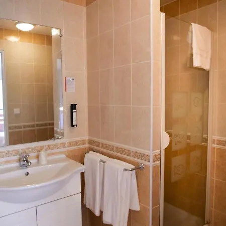 991 Hotel