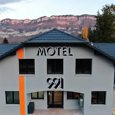 991 Hotel 3*