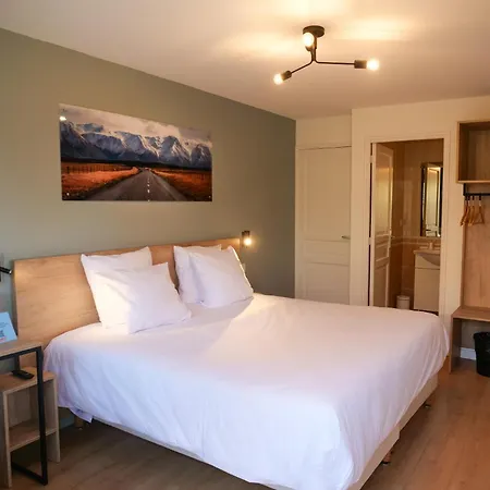 991 Hotel