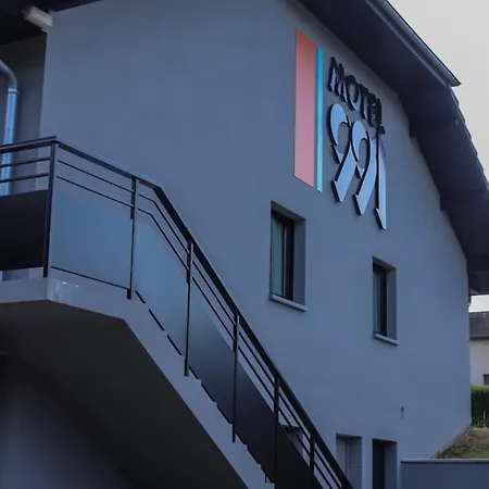 991 Hotel Viviers-du-Lac