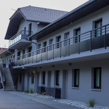 991 Hotel